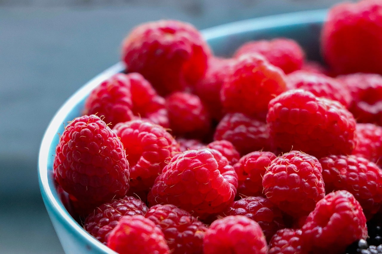 How to Make a Refreshing Frozen Berry Recipe for Hot Summer Days