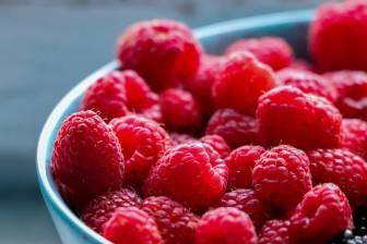 How to Make a Refreshing Frozen Berry Recipe for Hot Summer Days